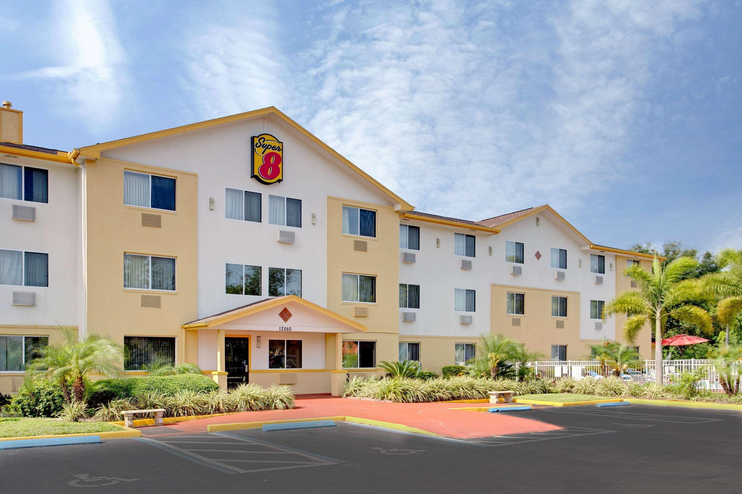 Super 8 By Wyndham Clearwater/St. Petersburg Airport Hotel Exterior photo